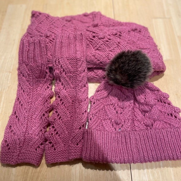 Pink Gap Winter Set- Circle Scarf, Hat & Mittens - Picture 3 of 7